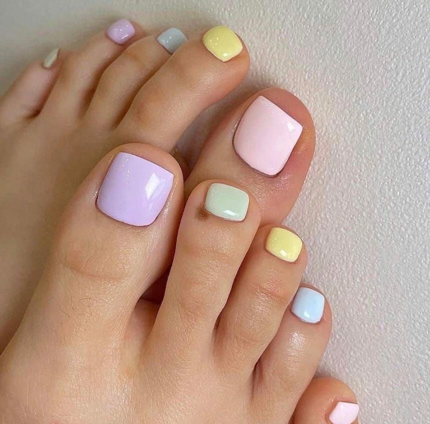 10 màu sơn móng chân cho da ngăm hot nhất 2022 bạn nên thử
