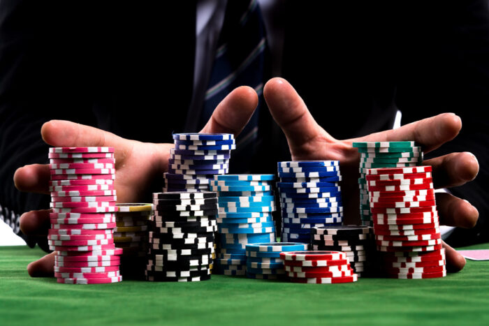Cách chơi giải đấu Poker cho người mới bắt đầu chơi Poker