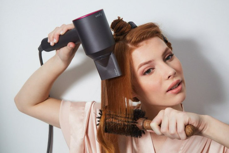 Cách sử dụng máy sấy tóc để tạo kiểu đẹp và đơn giản tại nhà