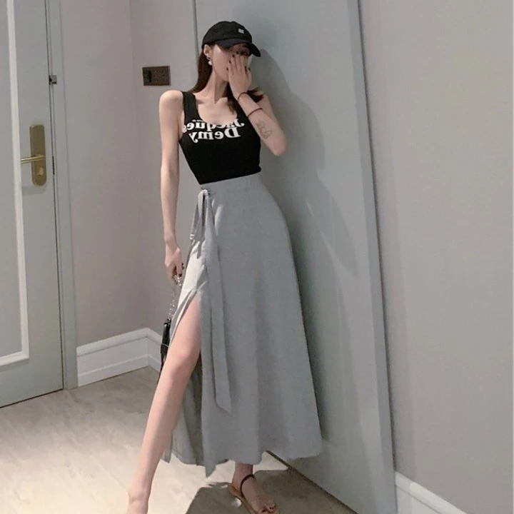 HOT] Chân váy xẻ tà - Từ giản dị đến các phong cách thời trang 2022