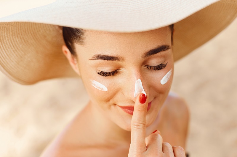 Kem chống nắng và TOP 7 điều cần biết để bảo vệ da tốt nhất - Cách chăm sóc da mặt đẹp mỗi ngày