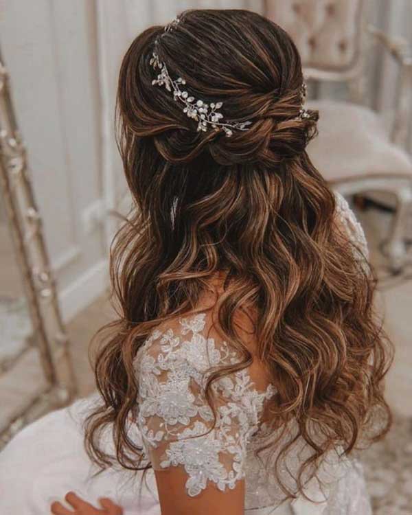 Top 21 kiểu tóc đẹp nhất cho mẹ cô dâu và chú rể